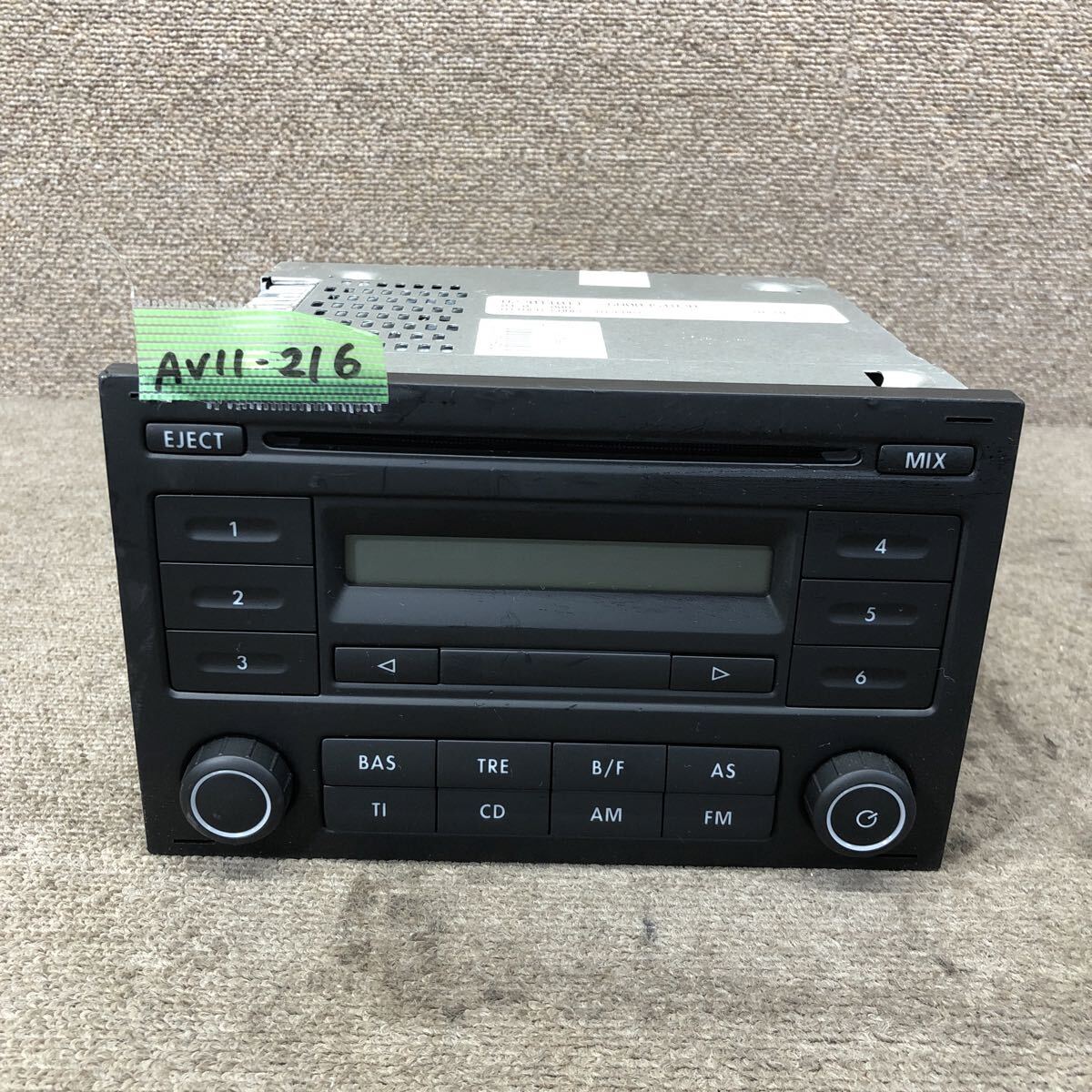 AV11-216 激安 カーステレオ VW フォルクスワーゲン RCD 200 6Q0 035 182 A VWZ4Z4G1191241 CDプレーヤー FM/AM 通電未確認 ジャンク_画像1