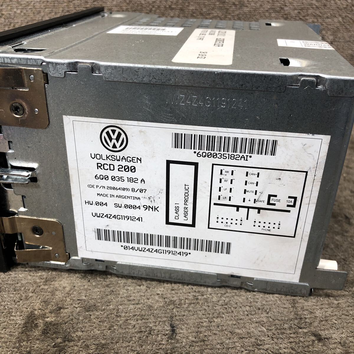 AV11-216 激安 カーステレオ VW フォルクスワーゲン RCD 200 6Q0 035 182 A VWZ4Z4G1191241 CDプレーヤー FM/AM 通電未確認 ジャンク_画像4