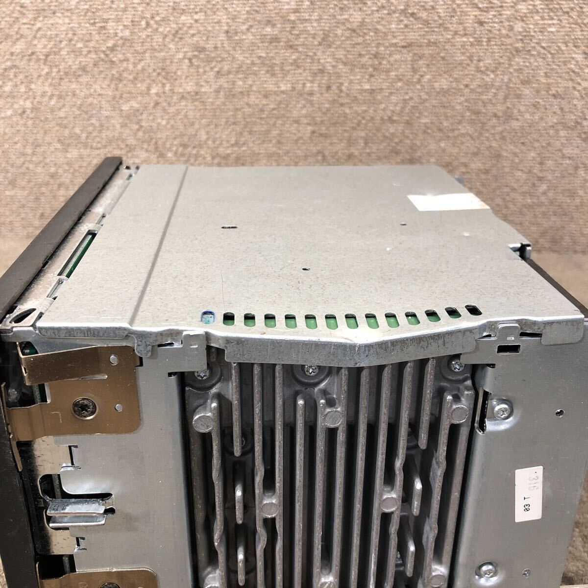 AV11-216 激安 カーステレオ VW フォルクスワーゲン RCD 200 6Q0 035 182 A VWZ4Z4G1191241 CDプレーヤー FM/AM 通電未確認 ジャンク_画像5