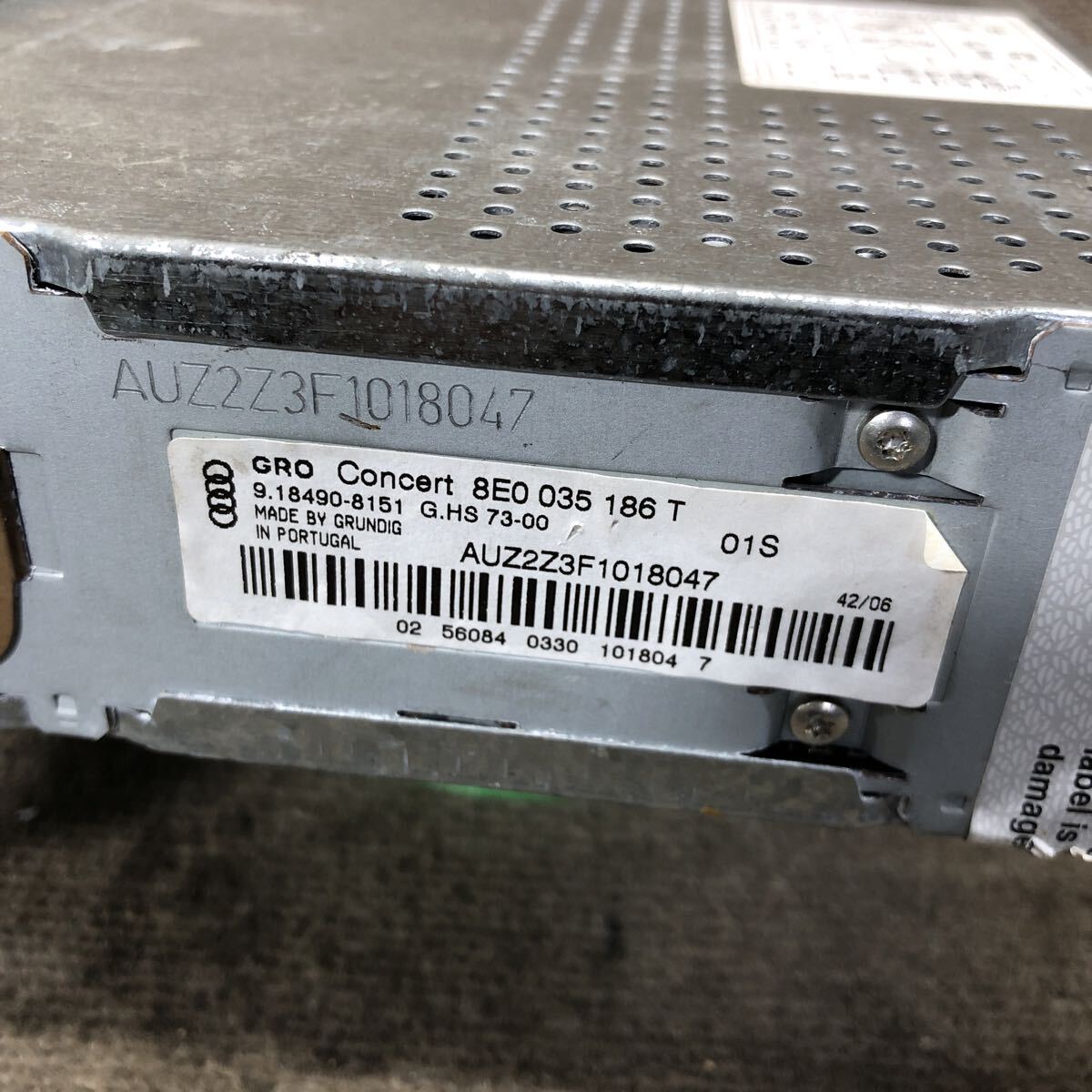 AV11-224 激安 カーステレオ audi アウディ 8E0 035 186 T AUZ2Z3F1018047 CDプレーヤー FM/AM オーディオ 通電未確認 ジャンク_画像5