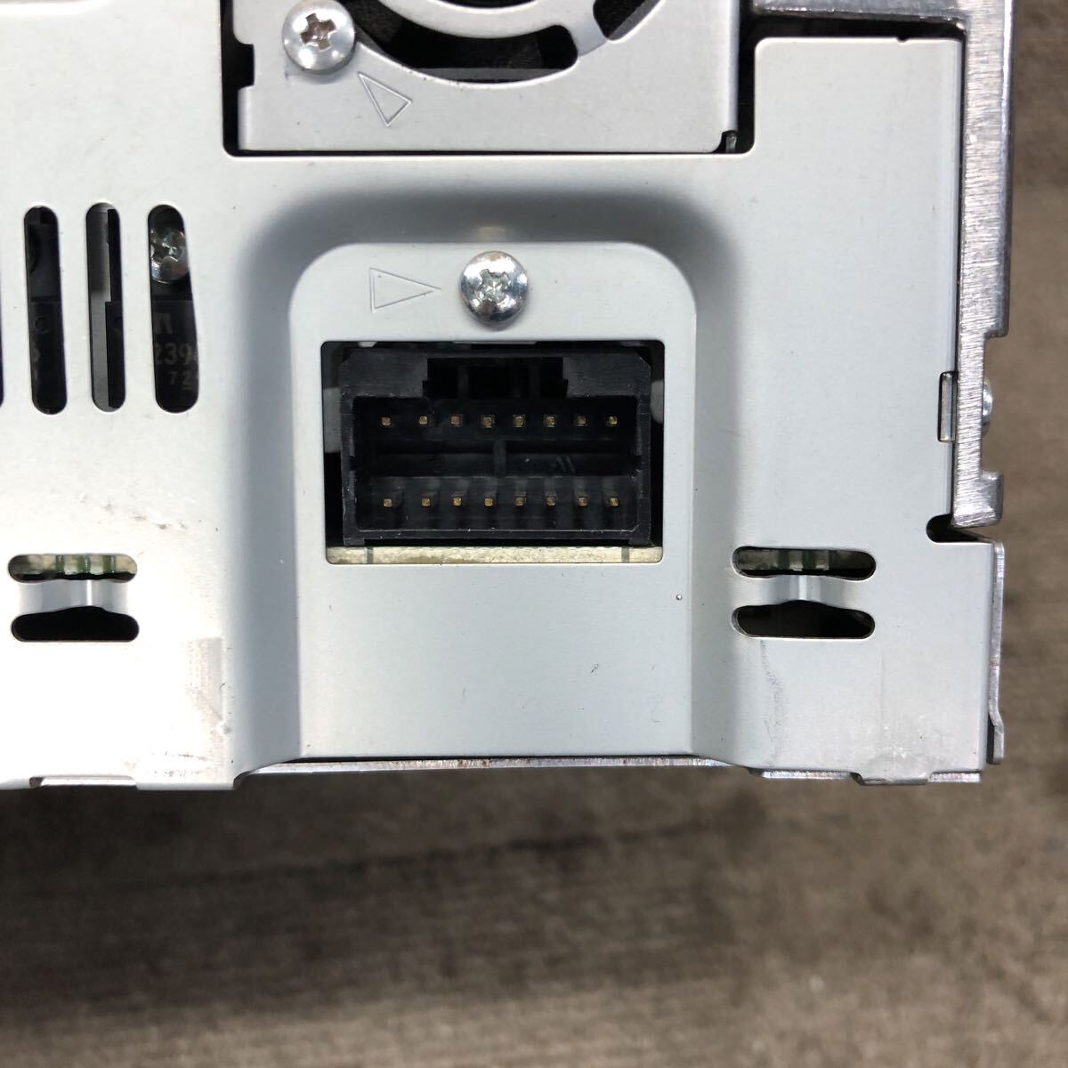 AV11-317 激安 カーステレオ Carrozzeria Pioneer FH-P710MD GJTR018674JP CD FM/AM プレーヤー 本体のみ 簡易動作確認済み 中古現状品_画像5