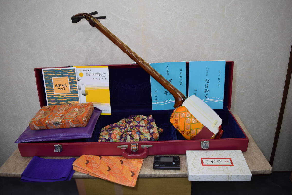 三味線 ハードケース 撥 付属品 付き 日本 楽器 音楽 和楽器 撥弦楽器_画像1