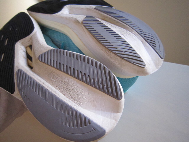 adidas ランニングシューズ アディゼロ ボストン12 エメラルド 27センチ 洗浄済み_画像4