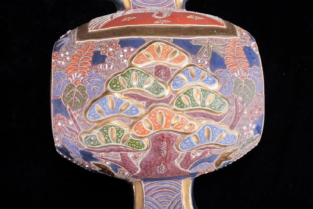 [ редкий товар .]1 иен из P51-V04 Kutani фарфор с золотой росписью сосна бамбук слива map золотая краска цветная роспись печать Zaimei маленький молоток type колокольчик удар . маленький молоток керамика производства украшение высота 23cm.. предмет удача в деньгах состояние .