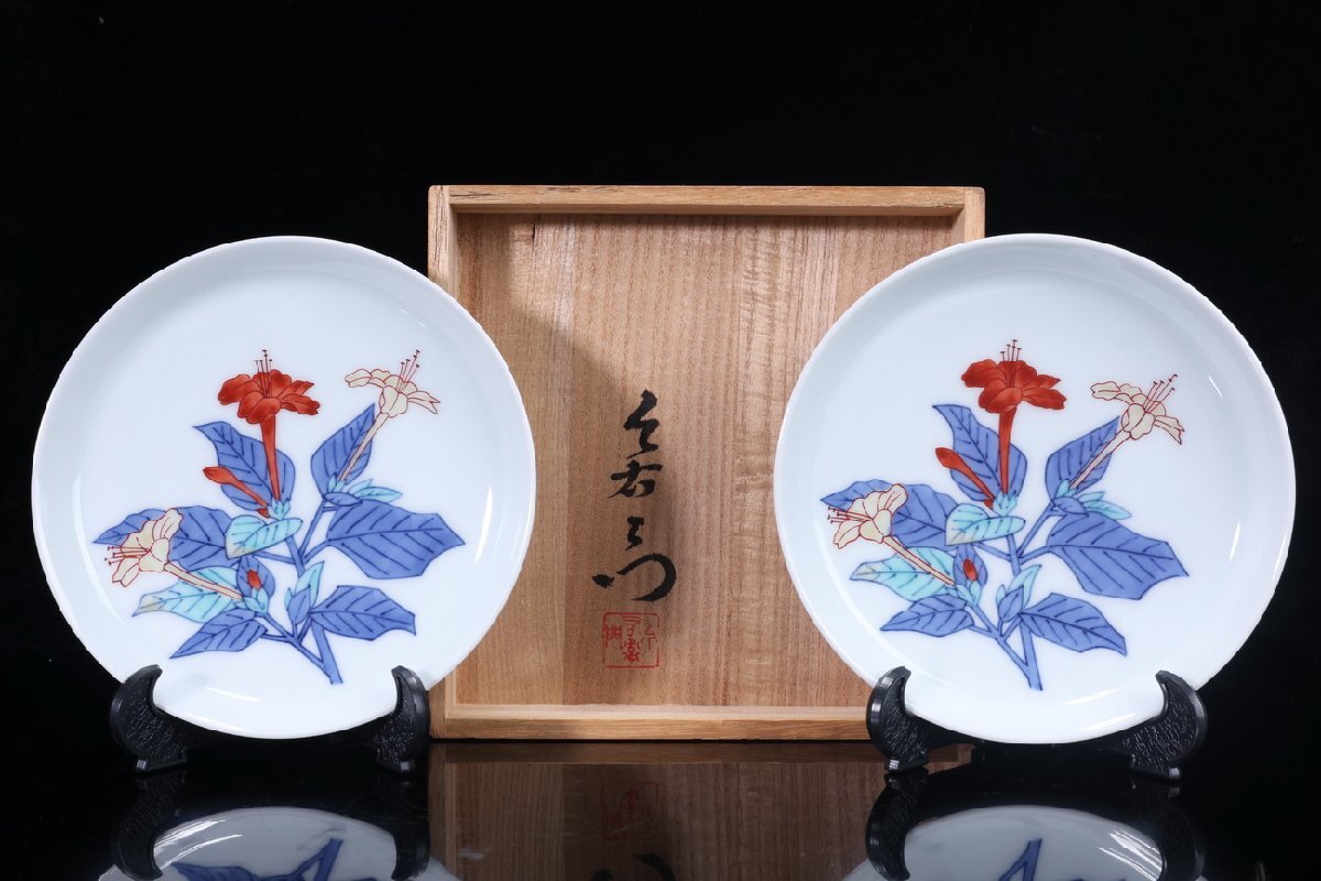 【珍品堂】1円から V80-V3 人間国宝 十三代 今泉今右衛門 在銘 錦白粉 錦花絵 銘々皿 色鍋島 共箱 木箱 5枚 径15.5㎝ 時代物 骨董品 古美術_画像2