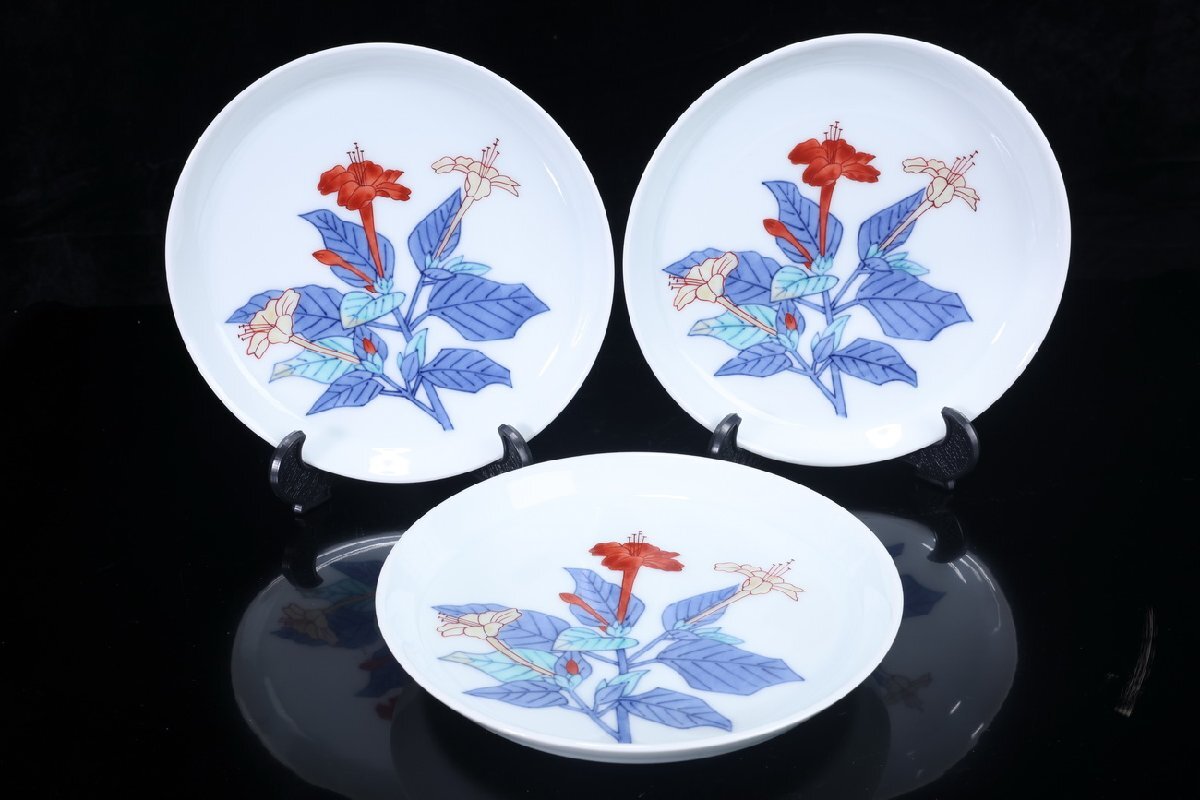 【珍品堂】1円から V80-V3 人間国宝 十三代 今泉今右衛門 在銘 錦白粉 錦花絵 銘々皿 色鍋島 共箱 木箱 5枚 径15.5㎝ 時代物 骨董品 古美術_画像3