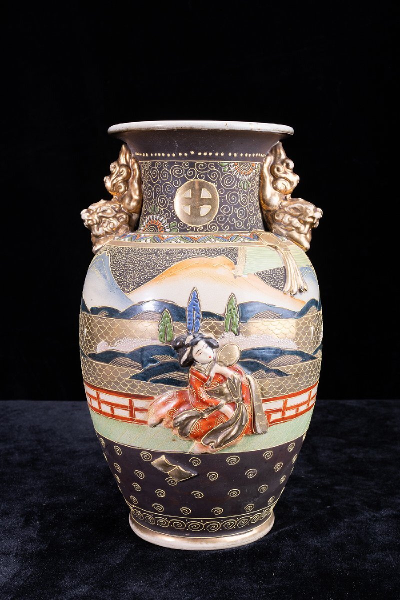 [ редкий товар .]1 иен из M100-V06 Satsuma . золотой раздел рука роскошный ... уголок ваза высота 32.5. персона женщина . map чертеж с одним представлением редкий цветок . орнамент . ваза для цветов украшение антиквариат товар старый изобразительное искусство 