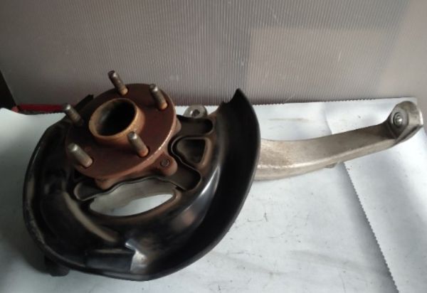 ★　　トヨタ　マークX　GRS120　右前　ナックル　43201-30010　沖縄と離島出荷不可　西濃運輸便　　★　純正中古部品　　自管理5ta383_画像1