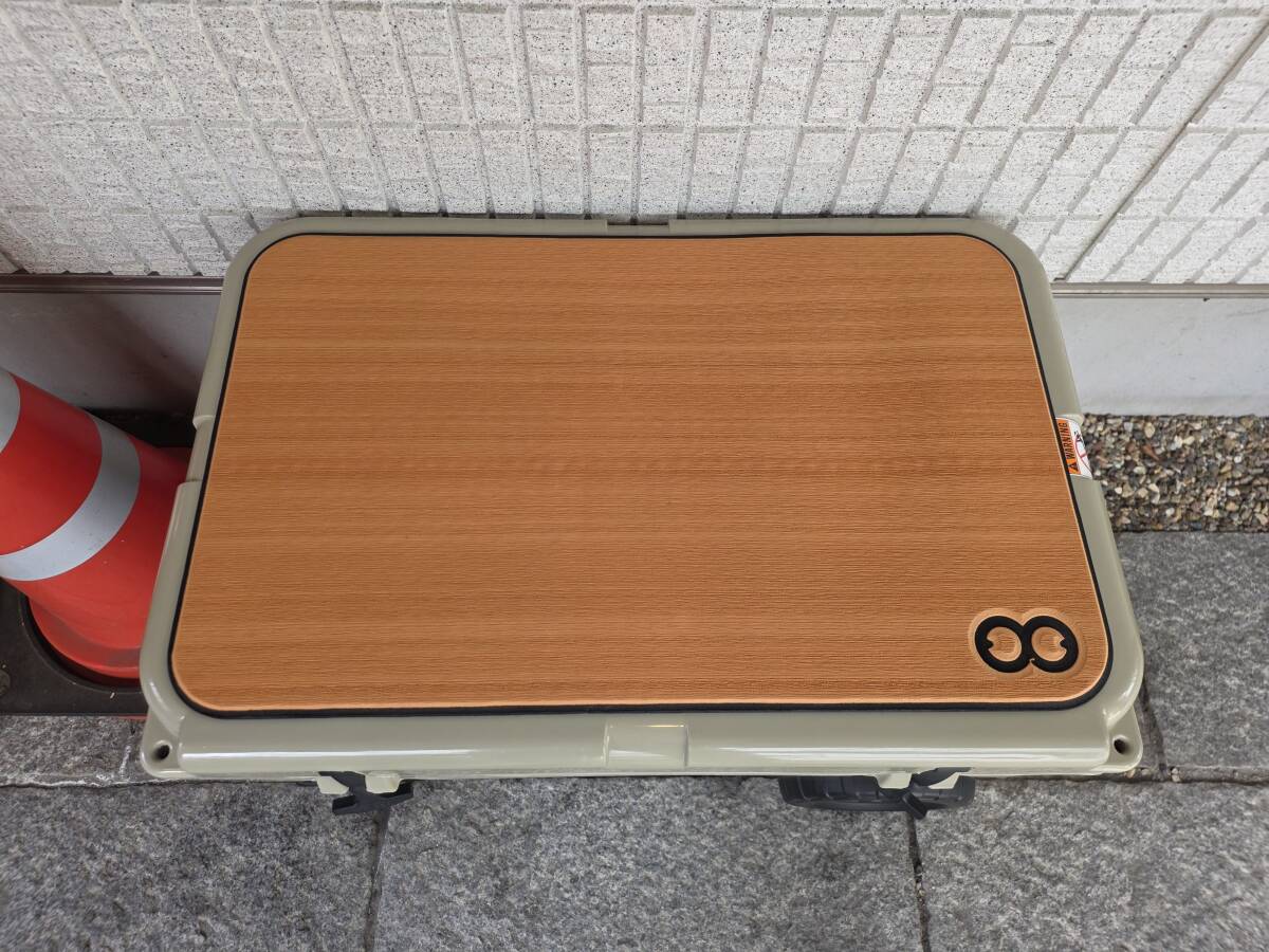 正規購入品　YETI　イエティ　タンドラホール　クーラーボックス　タン　マット付き　美品_画像2