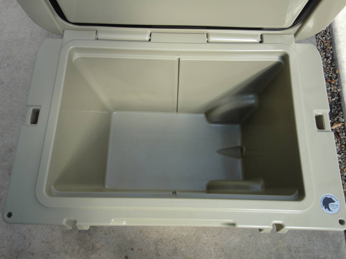 正規購入品　YETI　イエティ　タンドラホール　クーラーボックス　タン　マット付き　美品_画像8