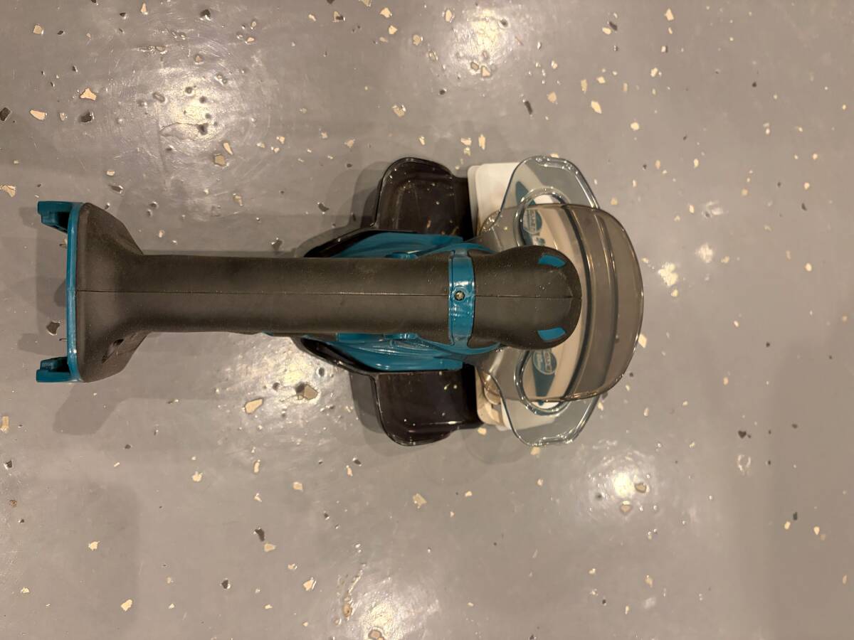 充電式芝生バリカン MUM604D 18V 160mm 小スペースの芝刈り キワ刈りにグラスレシーバ付_画像2