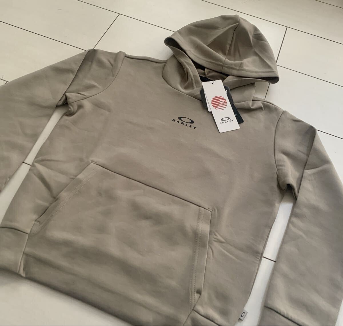 新品￥5,830オークリーOAKLEY☆DRY UVフーディー【１４０】☆_画像3