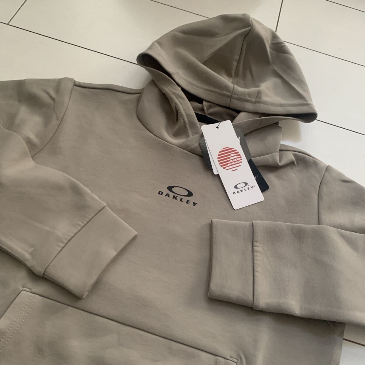 新品￥5,830オークリーOAKLEY☆DRY UVフーディー【１４０】☆_画像5