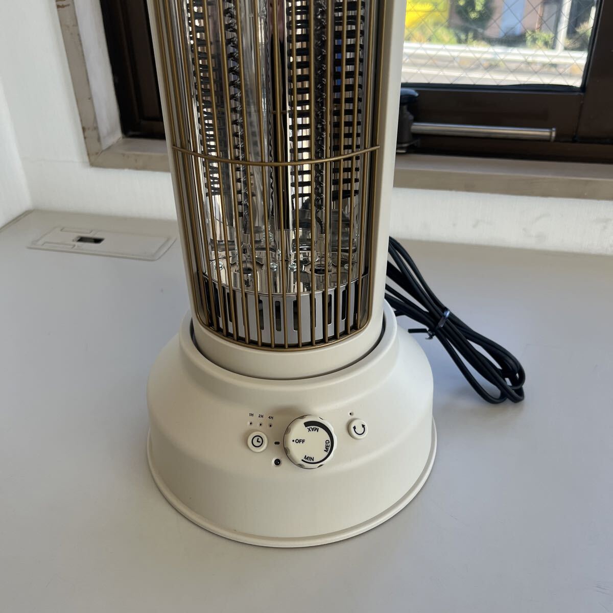 BRUNO ブルーノ カーボンヒーター 電気ヒーター タワー型 スリム 無段階調節 500W～1000W 首振り 強弱切替 静音 速暖 タイマー ジャンク_画像2