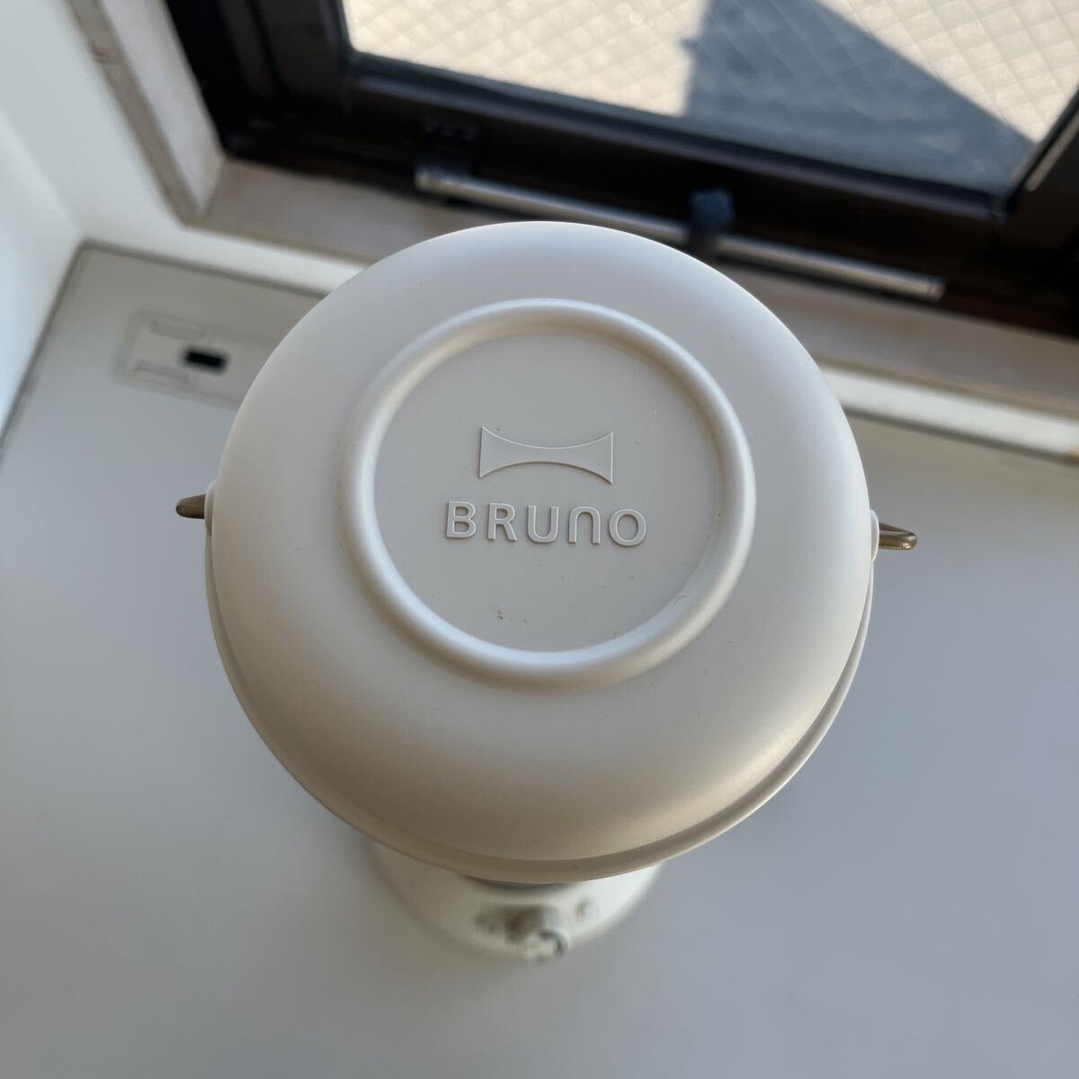 BRUNO ブルーノ カーボンヒーター 電気ヒーター タワー型 スリム 無段階調節 500W～1000W 首振り 強弱切替 静音 速暖 タイマー ジャンク_画像3