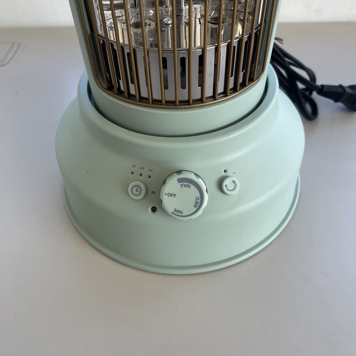 BRUNO ブルーノ カーボンヒーター 電気ヒーター タワー型 スリム 無段階調節 500W～1000W 首振り 強弱切替 静音 速暖 タイマー 訳あり_画像2