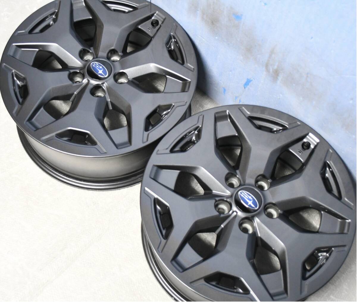 美品 スバル SK フォレスター X-BREAK 純正 エンケイ製 17インチ 7J 5H-114.3 +48 ガンメタリック 4本_画像3