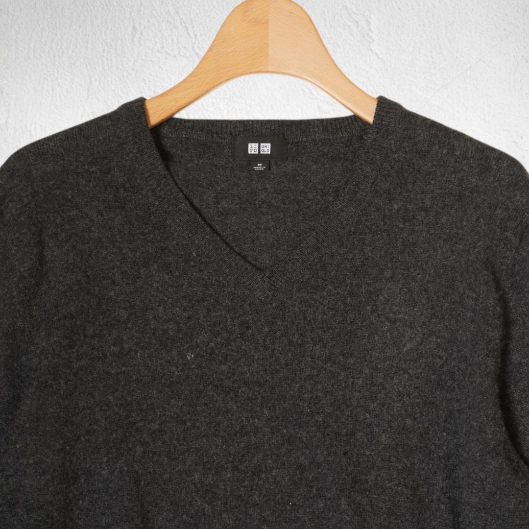 YJ133ね@ 1スタ UNIQLO メンズ 上品 おしゃれ カシミヤ 100% Vネックニットセーター M グレー 秋冬 メンズ_画像7