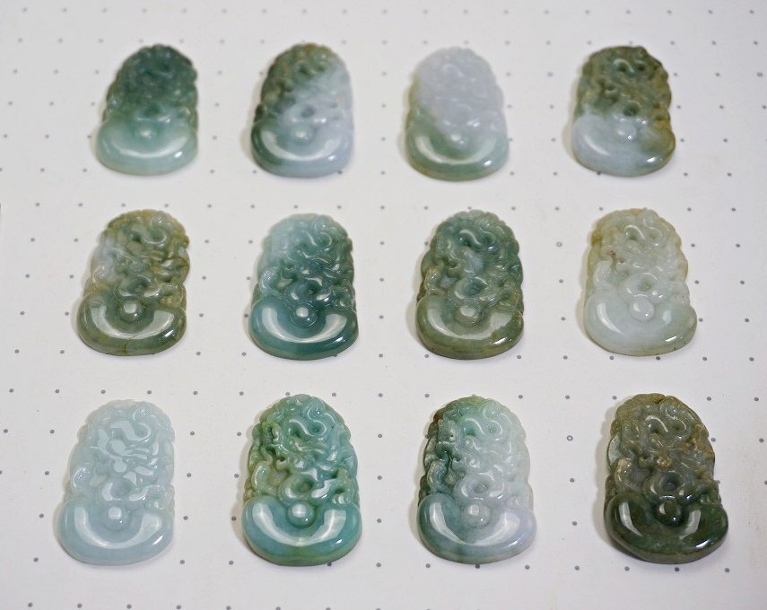 Nh27-1[23]ミャンマー産 本翡翠 A貨 龍 ペンダントトップ おまとめて12点セット★ジェダイト ネックレス チャーム ヒスイ 緑石 RP-251024R_画像1