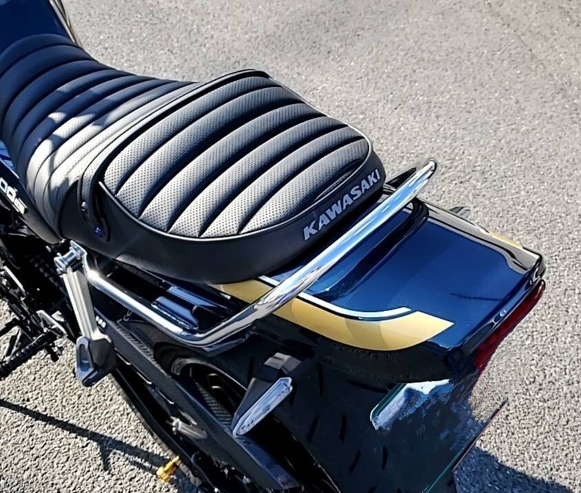 　ハイグレードタイプ！Z900RS 張り替えセット＋前側T-NET埋込 ＋ロゴ入れ　高品質パンチングメッシュ　黒Ｚ２金具　モコモコ15mm仕様_画像7