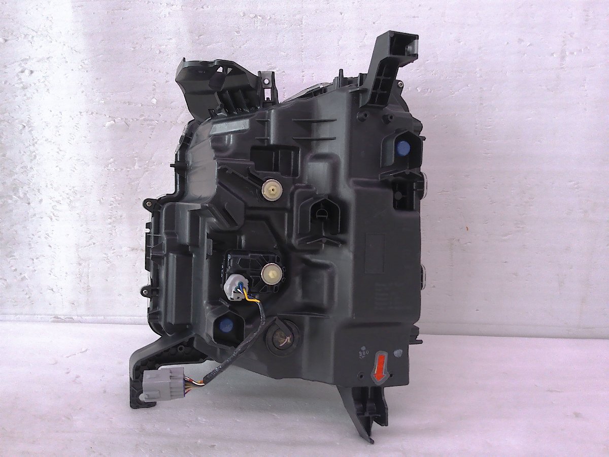 デリカD:5 CV1W 後期 右 ヘッドライト LED/KOITO 100-67120/8301D168 中古品[H232-HB3475]_画像5