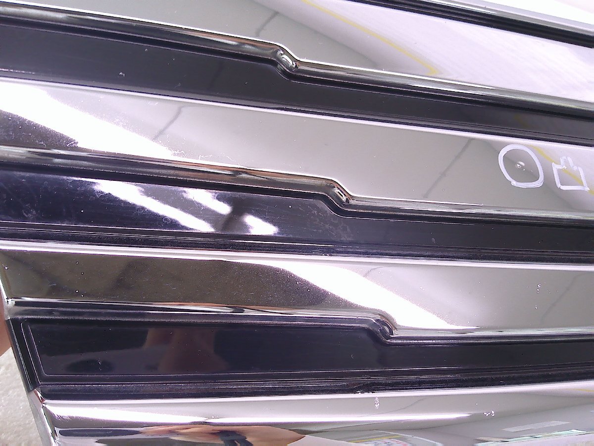 ムーヴ LA150S/LA160S フロントグリル/53105-B2510 中古品[H102-FG1640]_画像4