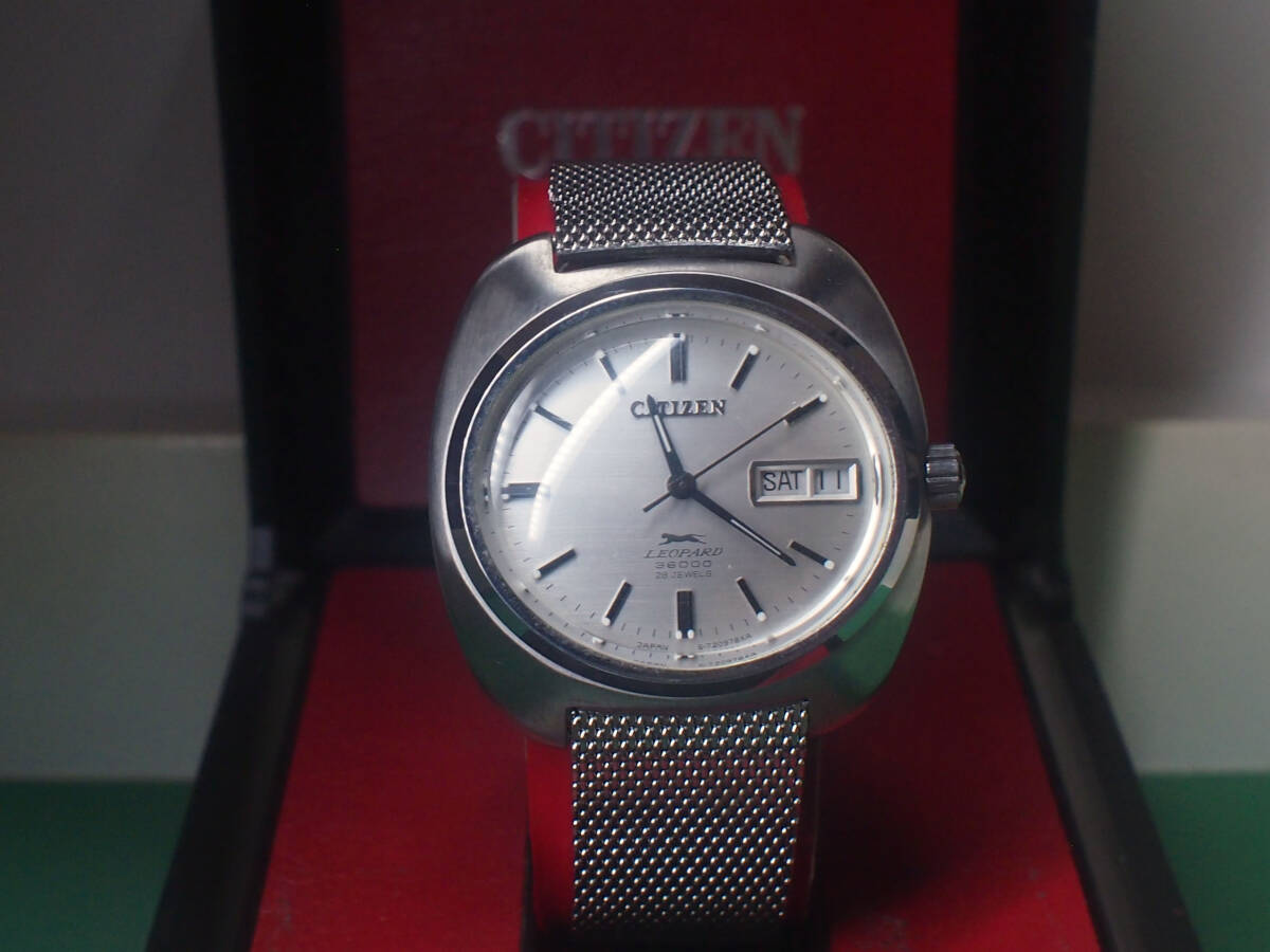 美品 CITIZEN LEOPARD(レオパール) 横楕円クリスタル 10振動 28石 ウィークデーター グレー 横ヘアライン 自動巻 純正ブレス 稼働品_画像8