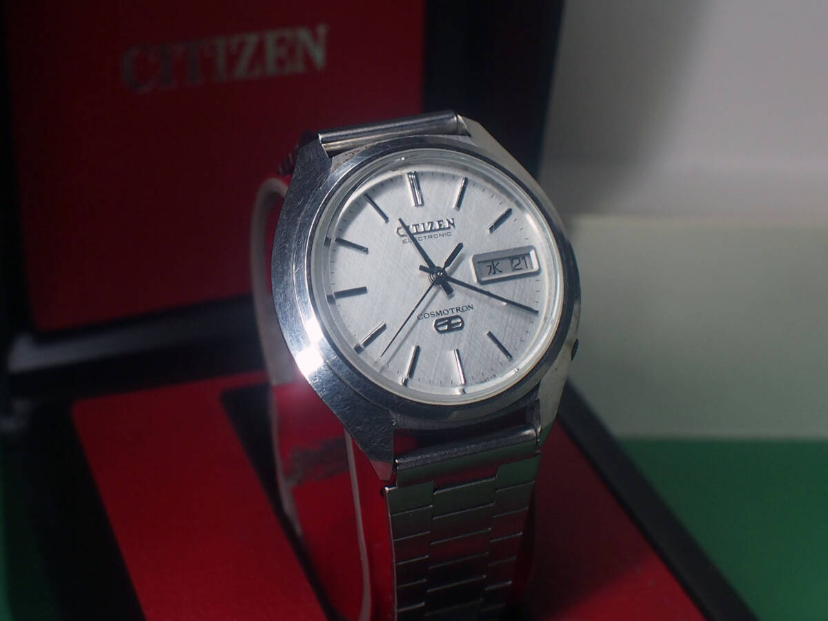 ¶ CITIZEN(シチズン) COSMOTRON (コスモトロン)7804 デイデイト 変わり文字板 電磁テンプ式 稼働品 金属ブレス ¶_画像9
