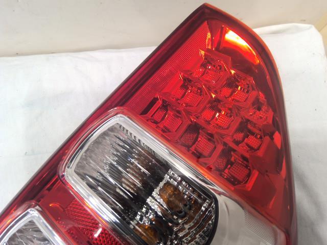 ノア DBA-ZRR70W 右テールランプ SI 1G3 81551-28582_画像4