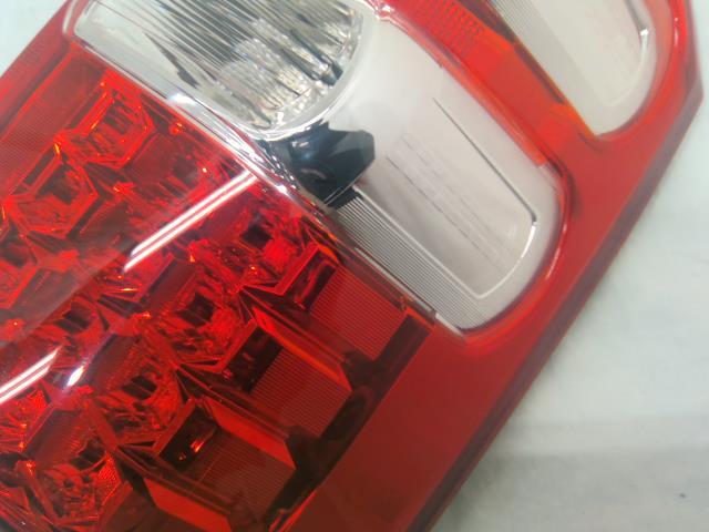 ノア DBA-ZRR70W 右テールランプ SI 1G3 81551-28582_画像5