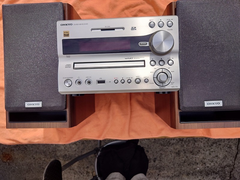 ONKYO NFR-7TX Bluetooth/ CD/SD/USB/ハイレゾ対応 ミニコンポ シルバー 中古品_画像1