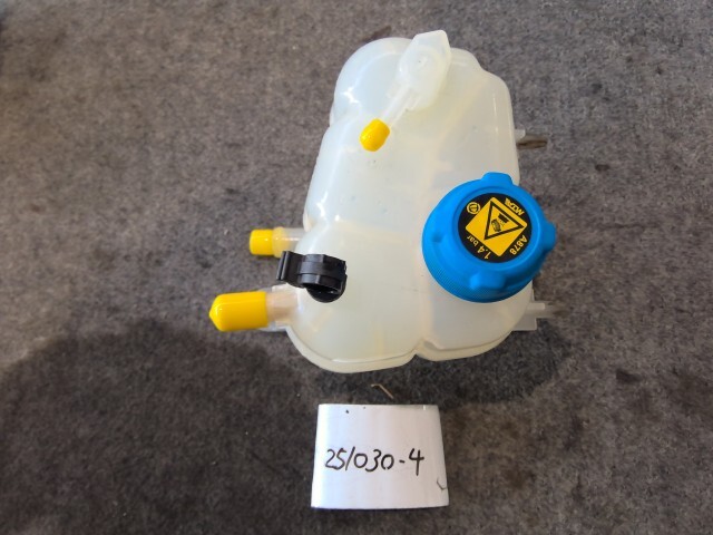 フィアット 500 ABA-31209 ラジエター ラジエータリザーブタンク 同梱不可 即決品_画像1