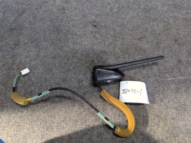 パッソ DBA-KGC30 アンテナ 同梱不可 即決品_画像1