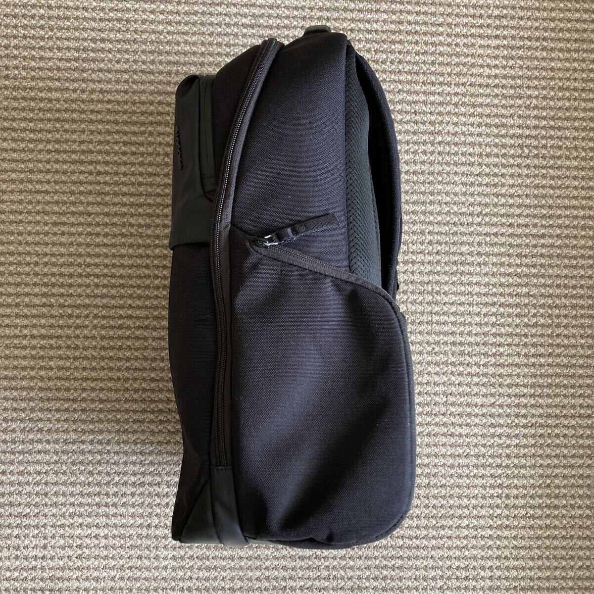 incase a.r.c daypack インケース リュック デイパック ビジネスリュック_画像3
