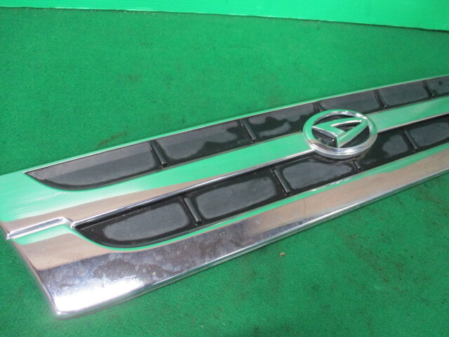 S211P ハイゼット ダイハツ フロントメッキグリル 53928-B5010【取付差込部OK】即決!_画像5