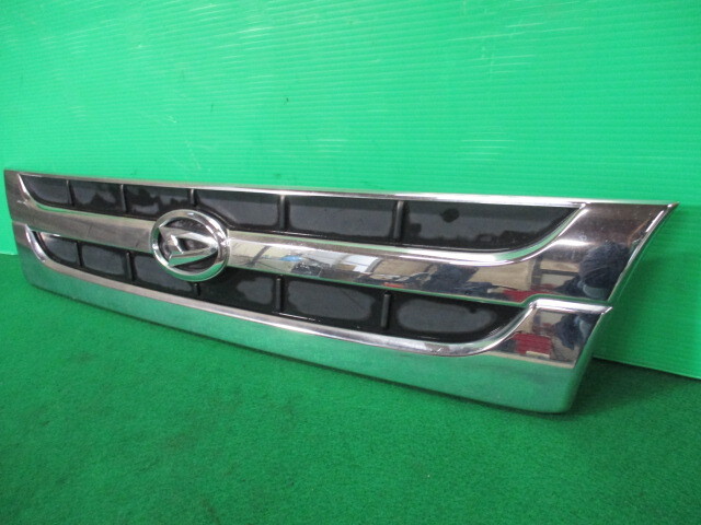 S211P ハイゼット ダイハツ フロントメッキグリル 53928-B5010【取付差込部OK】即決!_画像4