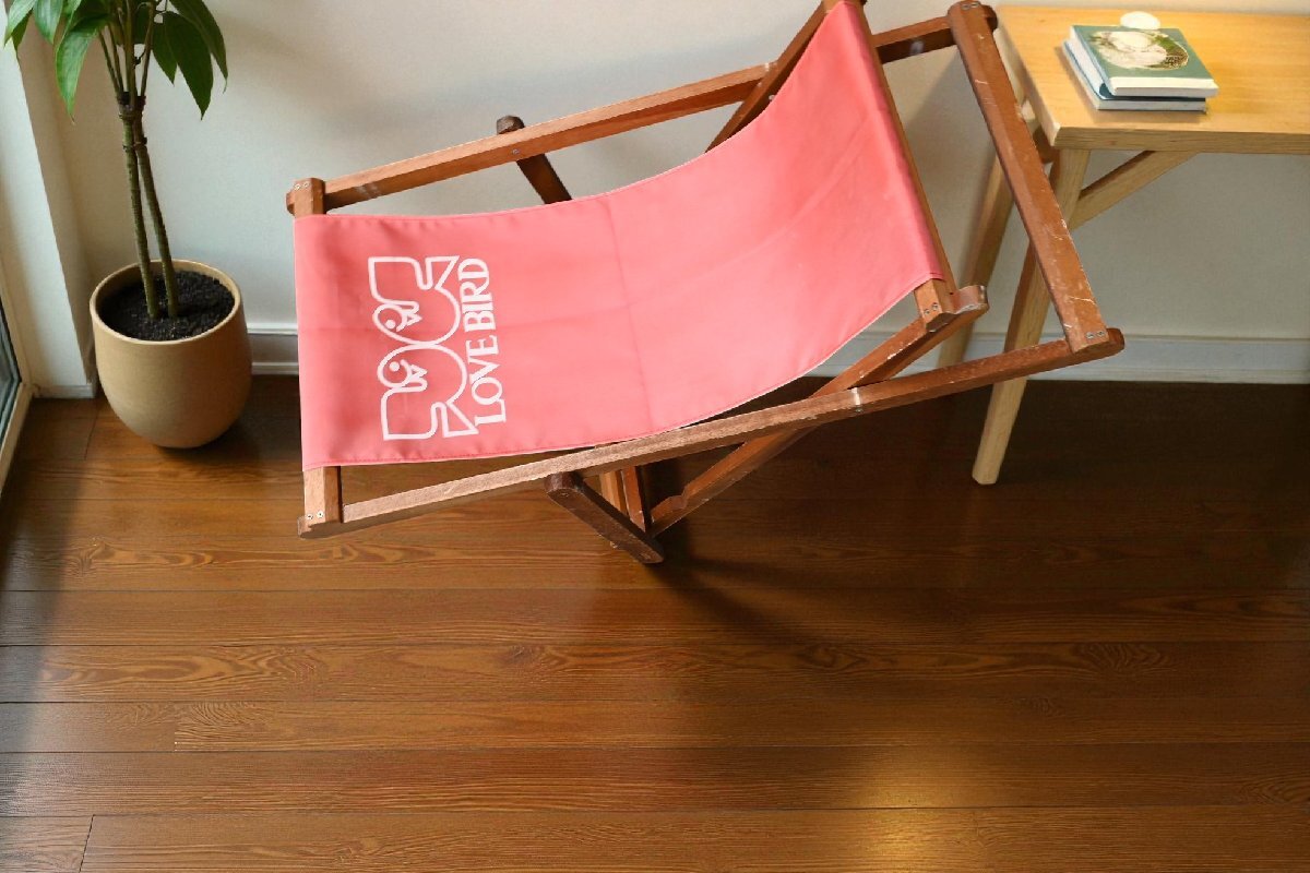 ○LOVE BIRD　2羽の小鳥柄　赤いナイロン張りの折りたたみ椅子　デッキチェアー　アウトドア　ヴィンテージ　古道具のgplus広島 2511i_画像3