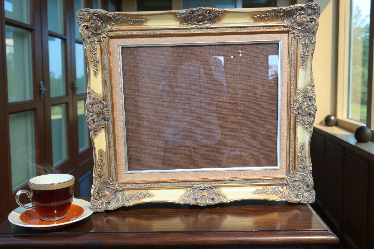 ○豪華な金色の木製額　①　画用紙用　文様柄　エスアンドエフ　高級輸入額縁　半切　内枠32.5x40cm　古道具のgplus広島 2511i_画像1