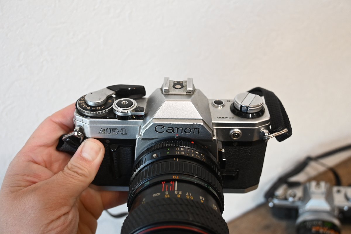 ○CANON/キヤノンAE-1 一眼レフカメラ 2台まとめて データバックA付 28mmf2.8 古道具のgplus広島 2511k_画像3