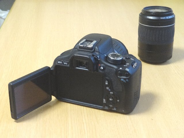 即決! EOS KissX5 Wレンズキット レンズはオマケ 難ありの実用機です!_画像2