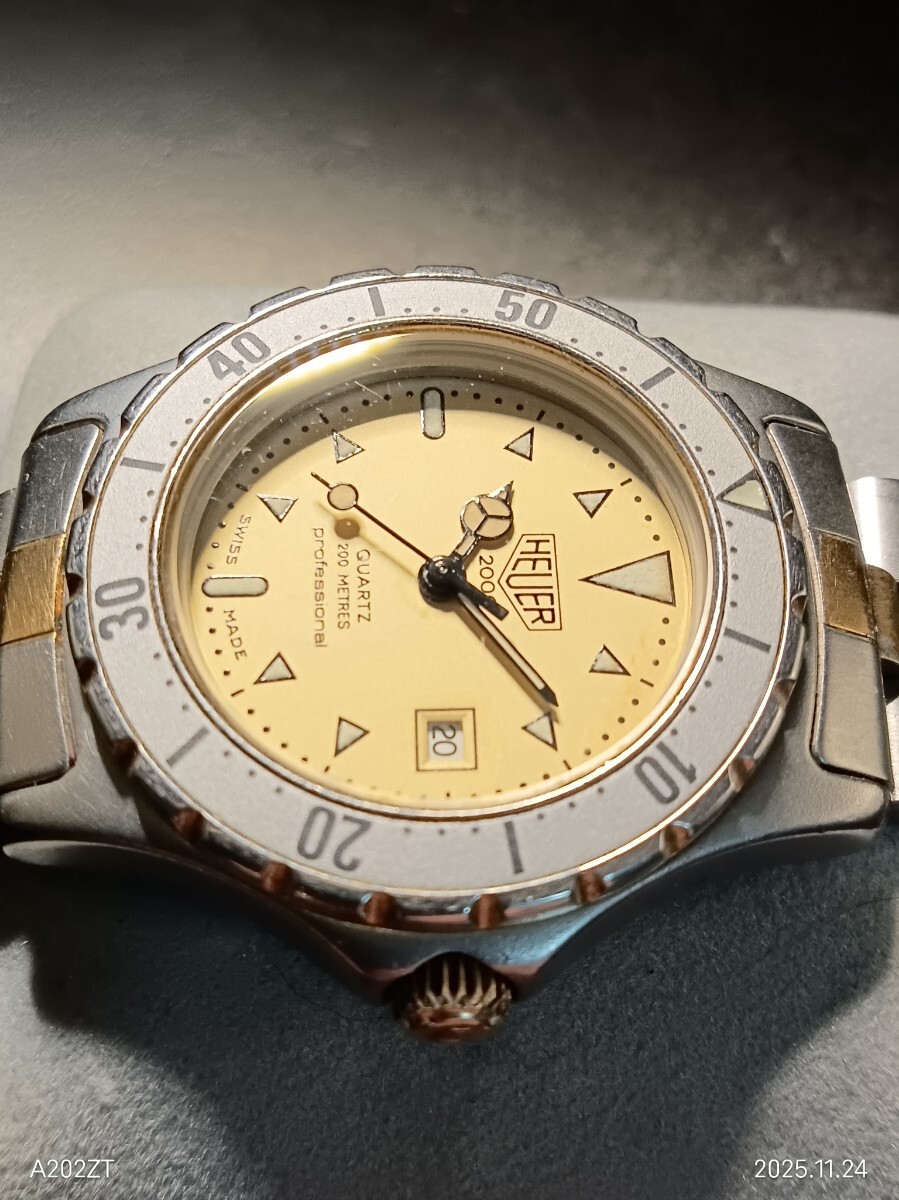 タグホイヤー2000 プロフェッショナル クォーツ レディース　974.015 不動品_画像3