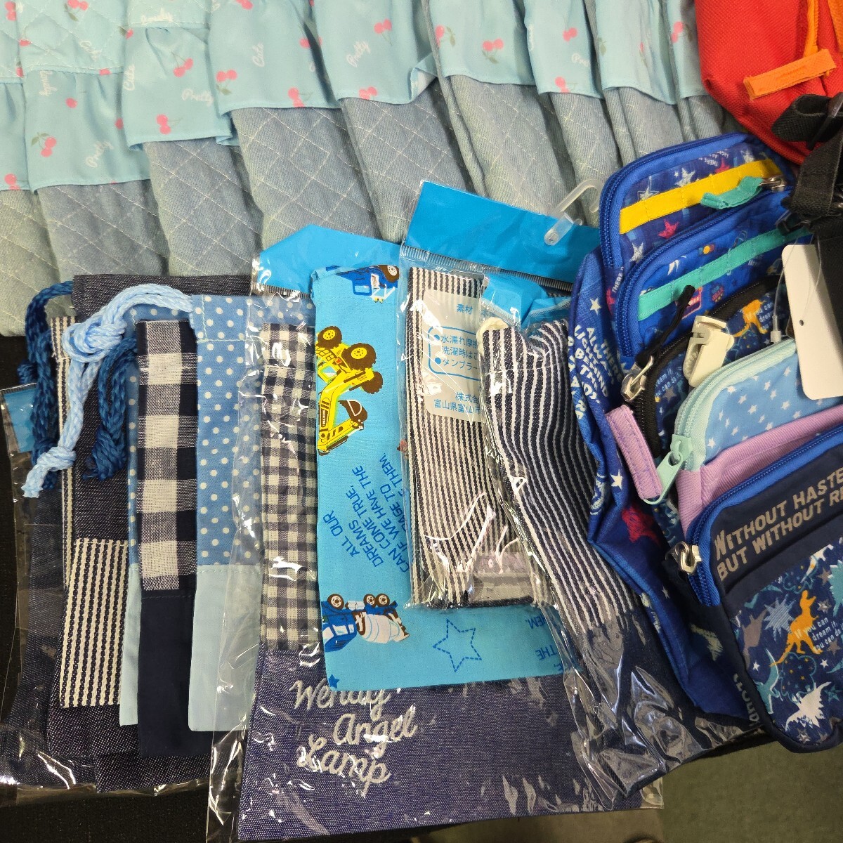 ★未使用保管品 キッズ雑貨 まとめ売り シューズバッグ ミニリュック クリップ付ポケット 巾着 282-68 _画像2