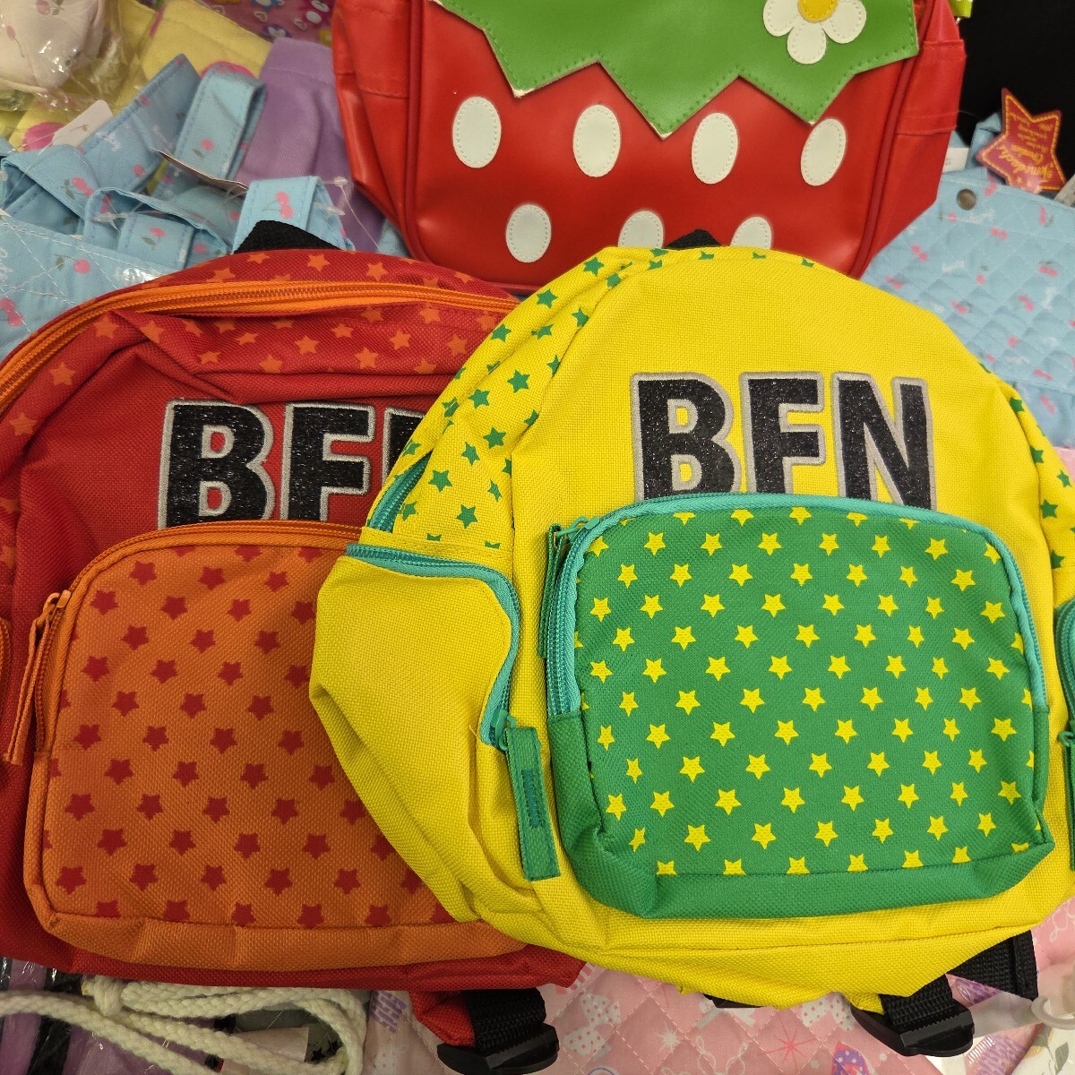 ★未使用保管品 キッズ雑貨 まとめ売り シューズバッグ ミニリュック クリップ付ポケット 巾着 282-68 _画像5