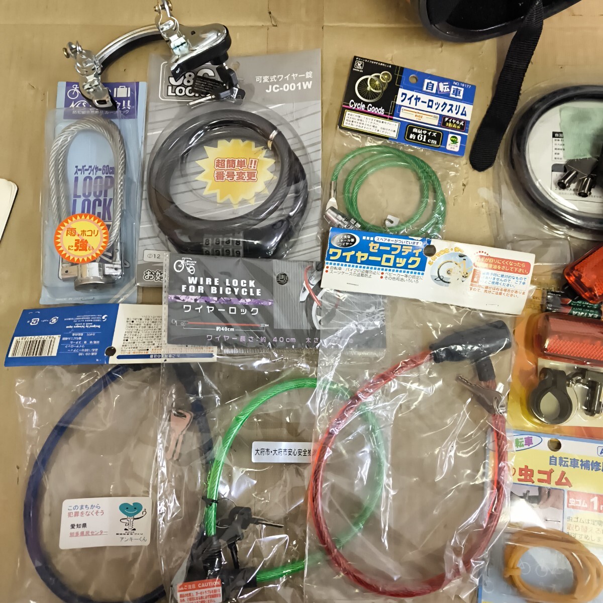 ◎【自転車用品他 まとめ売り】中古品 ジャンク品 状態込み 充電器 バイク SHOEI ヘルメット サイクルバンド パーツ取り 色々 284-63_画像6