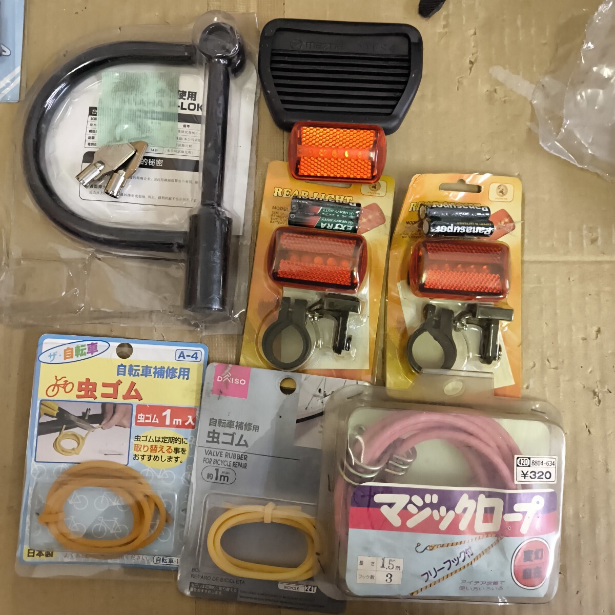 ◎【自転車用品他 まとめ売り】中古品 ジャンク品 状態込み 充電器 バイク SHOEI ヘルメット サイクルバンド パーツ取り 色々 284-63_画像7