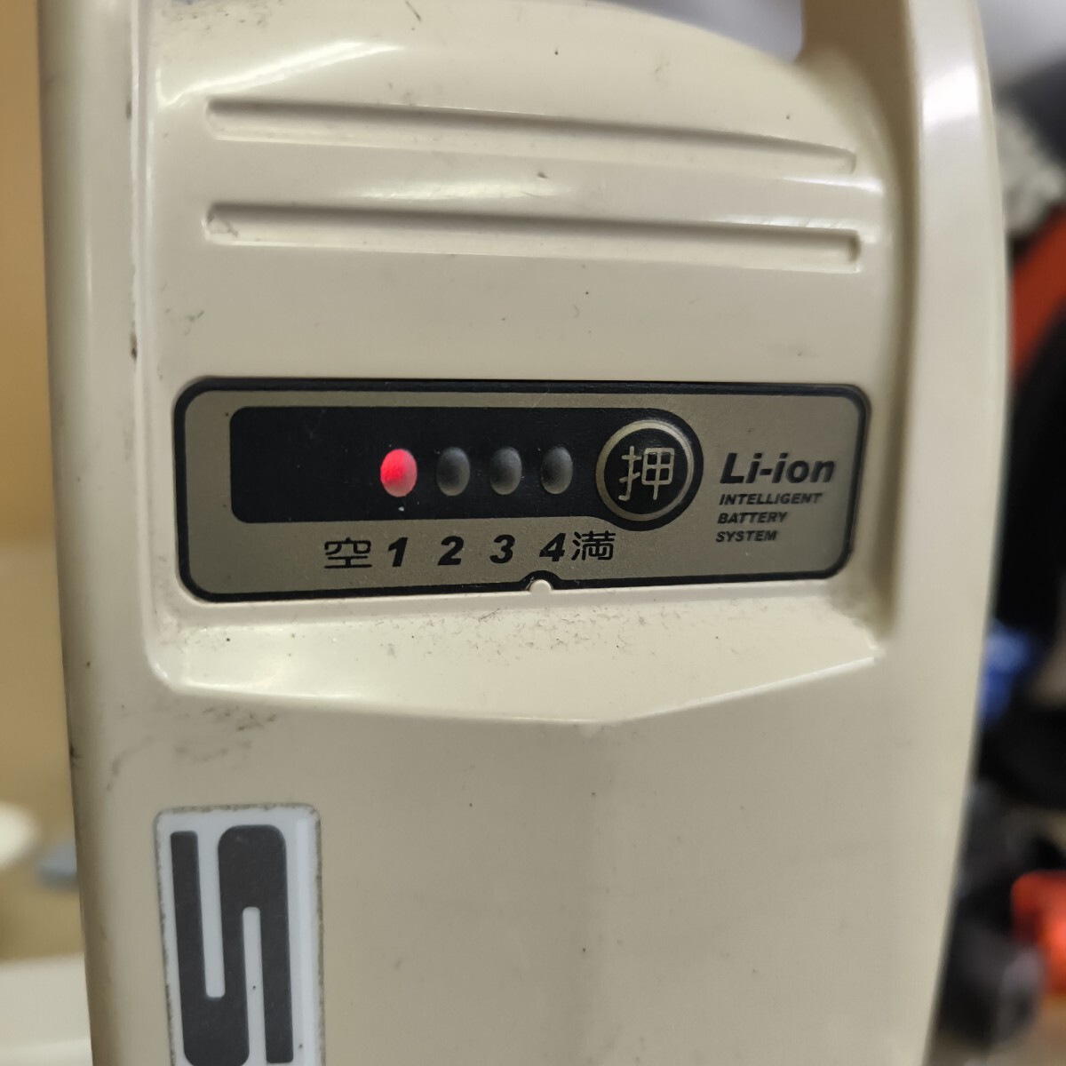 ◎【自転車用品他 まとめ売り】中古品 ジャンク品 状態込み 充電器 バイク SHOEI ヘルメット サイクルバンド パーツ取り 色々 284-63_画像10