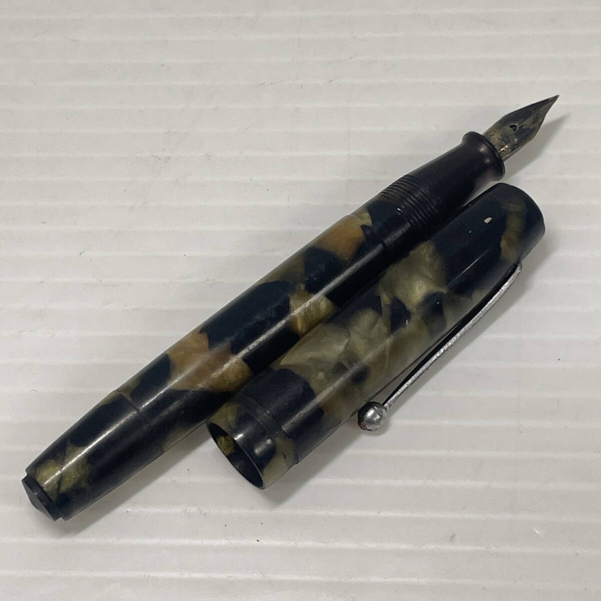 2511M1602 ビンテージ万年筆 ペン先14KARAT GOLD刻印有 POINTED HARDEST IRIDIUM_画像4