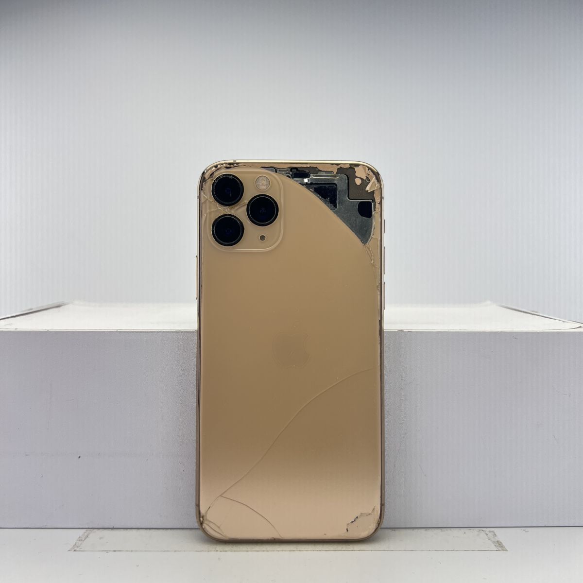 [出品ID：50828] iPhone 11 Pro 256GB ゴールド SIMフリー 訳あり品 ジャンク 中古本体 スマホ スマートフォン 白ロム_画像3