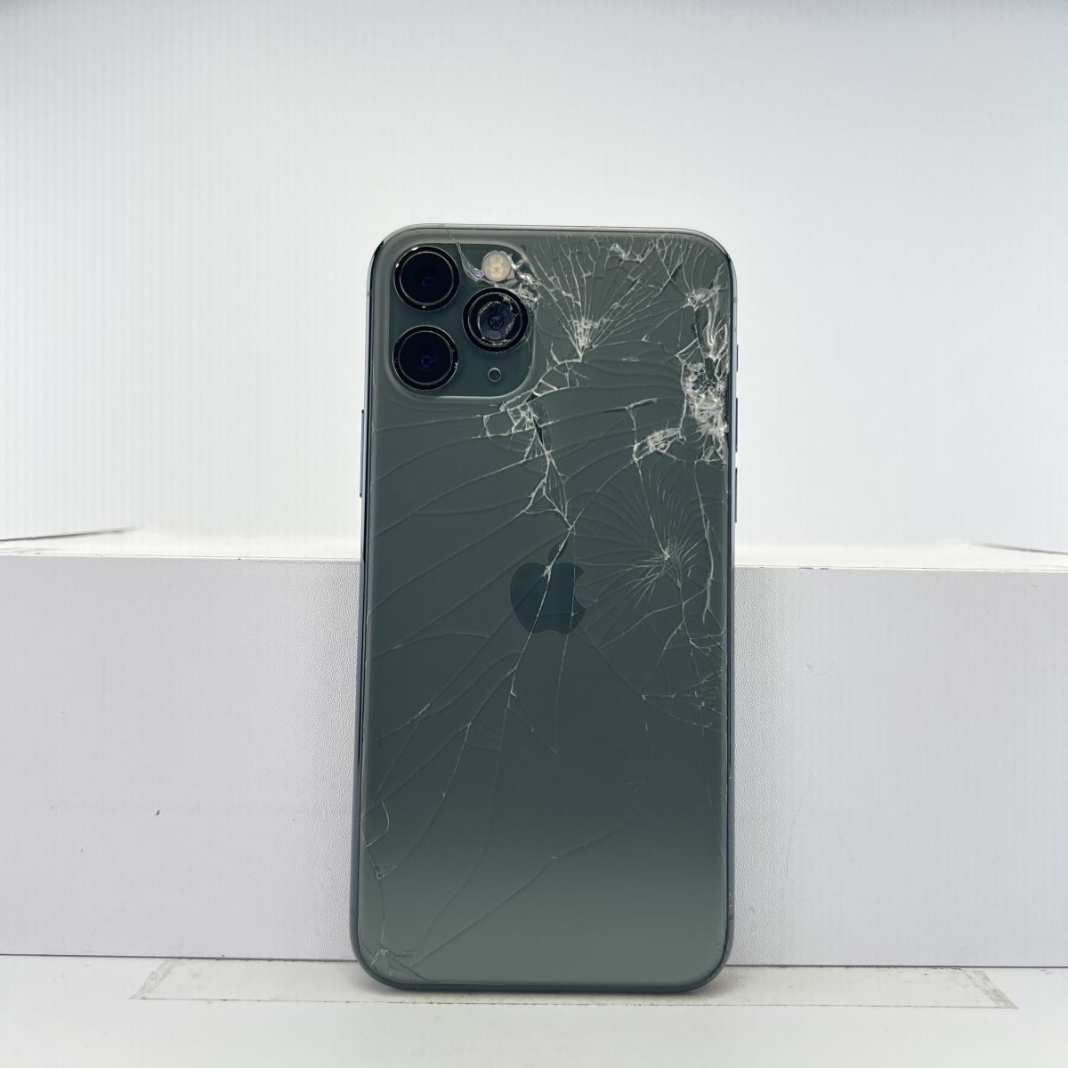 [出品ID：50470] iPhone 11 Pro 256GB ミッドナイトグリーン SIMフリー 訳あり品 ジャンク 中古本体 スマホ スマートフォン 白ロム_画像3