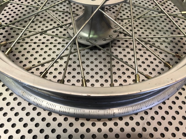 スズキ　バンバン200用フロントホイール_画像4